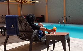 Select Hotel